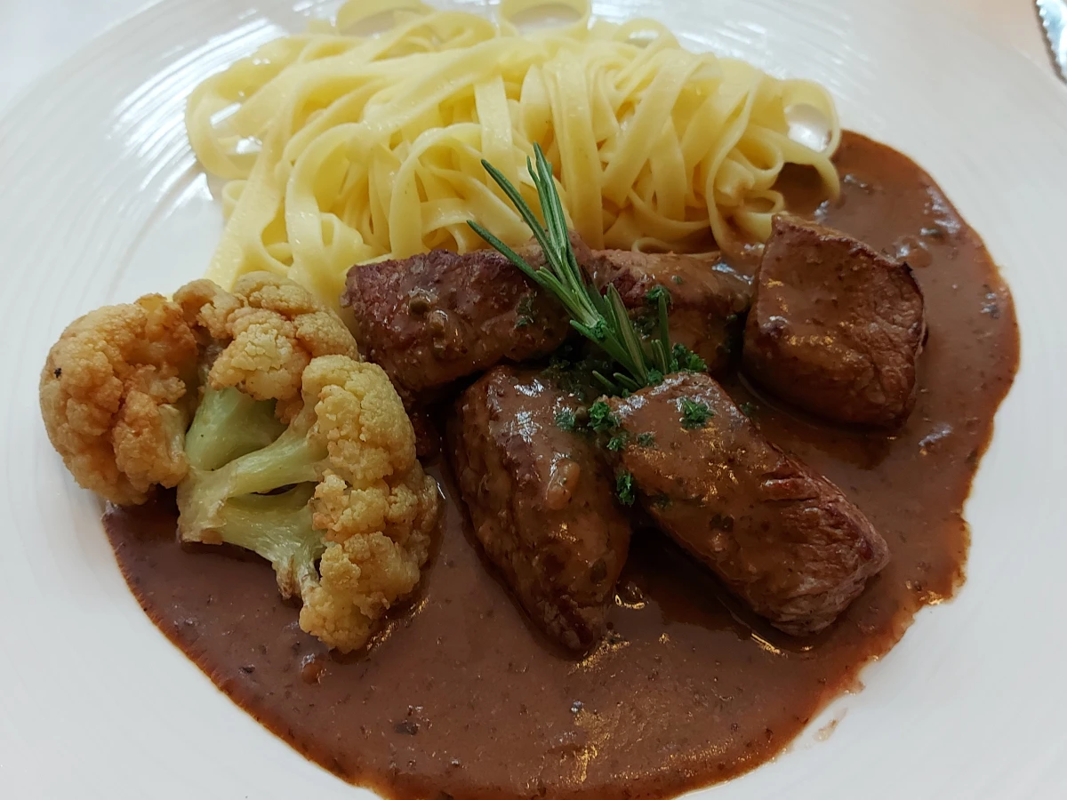Beef filet cubes in mustard sauce with pasta and cauliflower at Aarbergerhof Bern