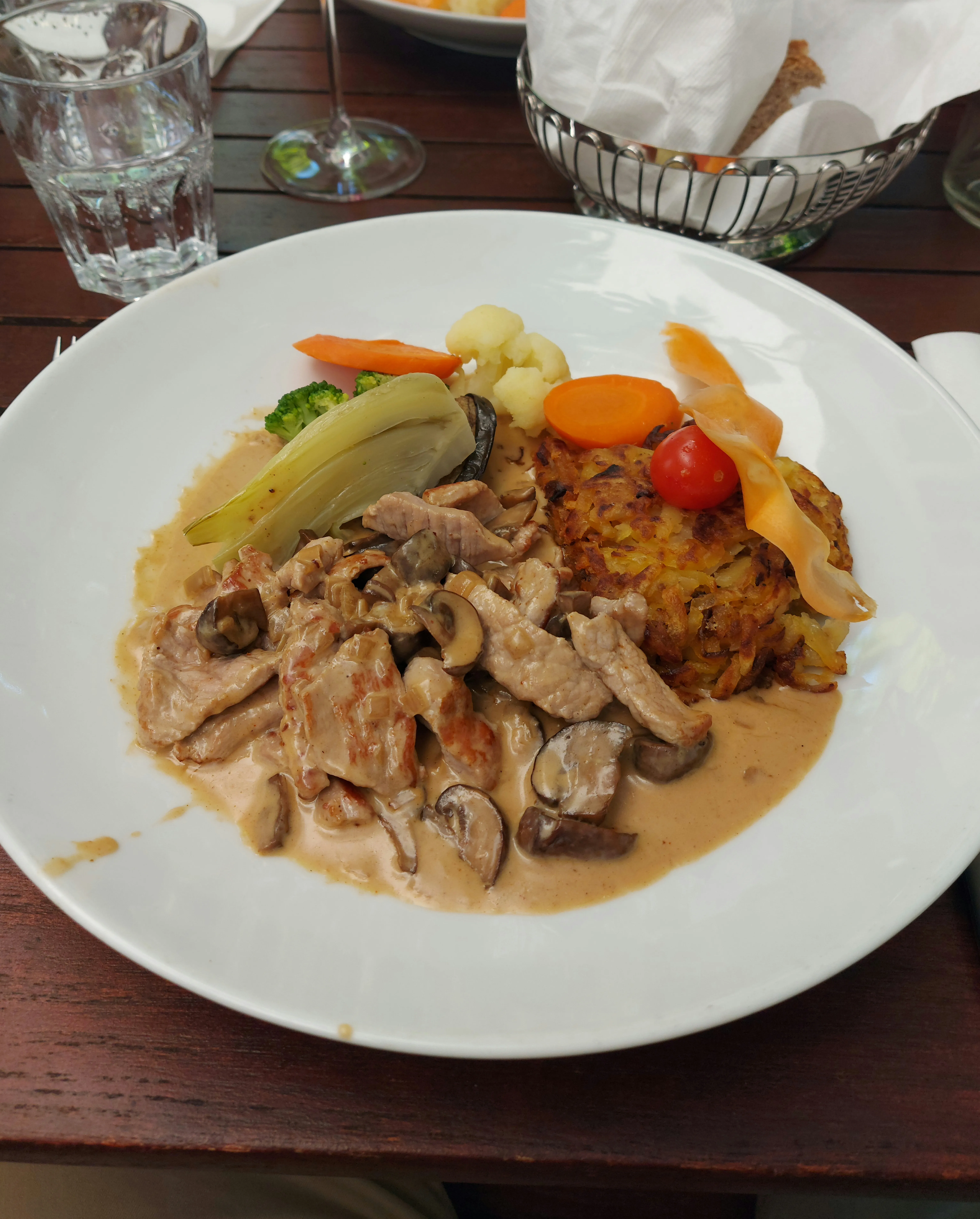 Zürcher Geschnetzeltes mit Rösti im Beaulieu Bern