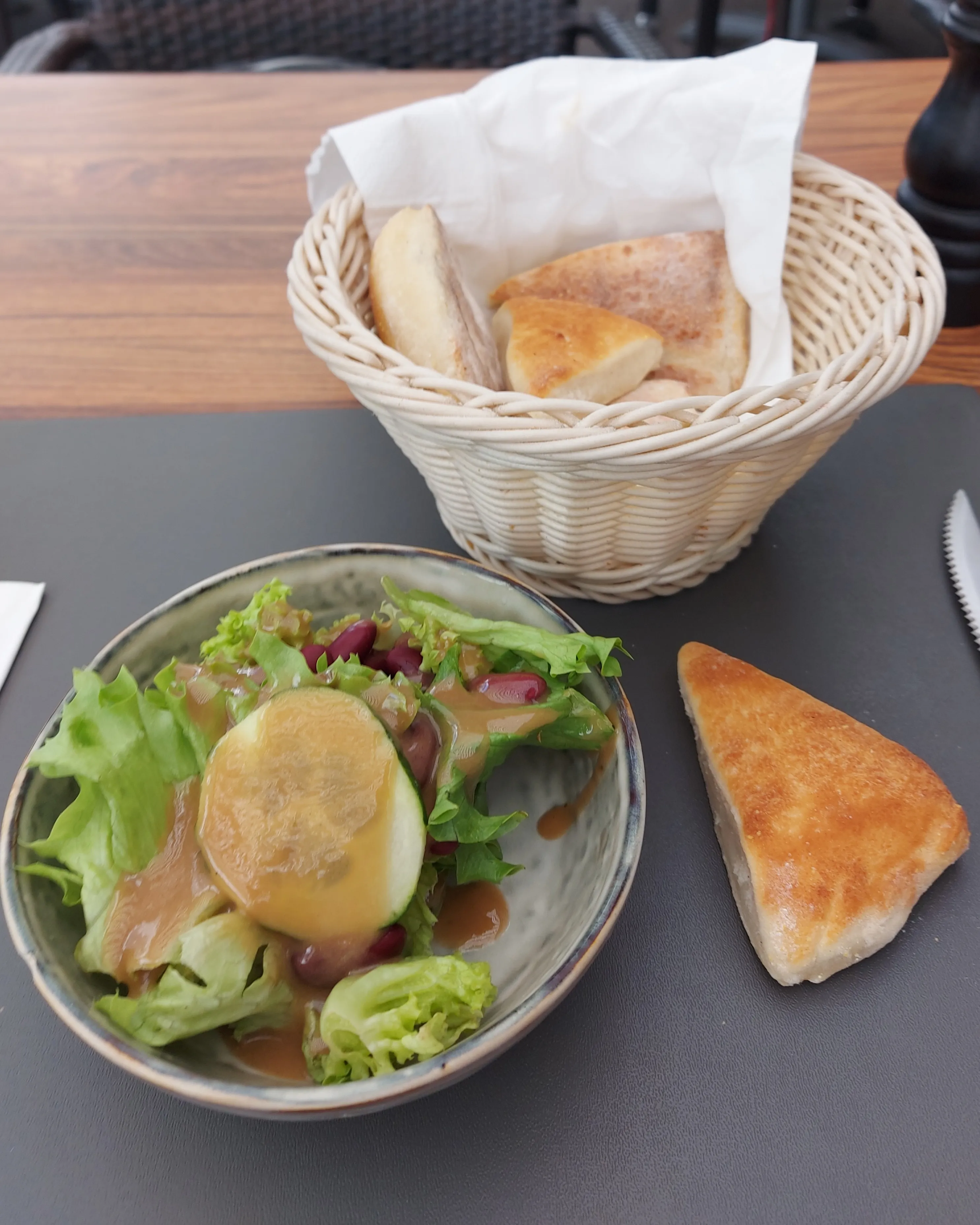 Grüner Salat als Vorspeise im Calabrisella Bern