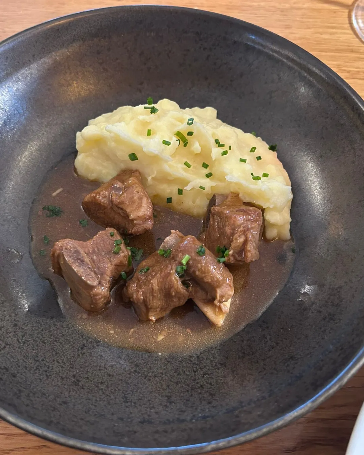 Brägu – veal ragout with small bones at Harmonie Bern
