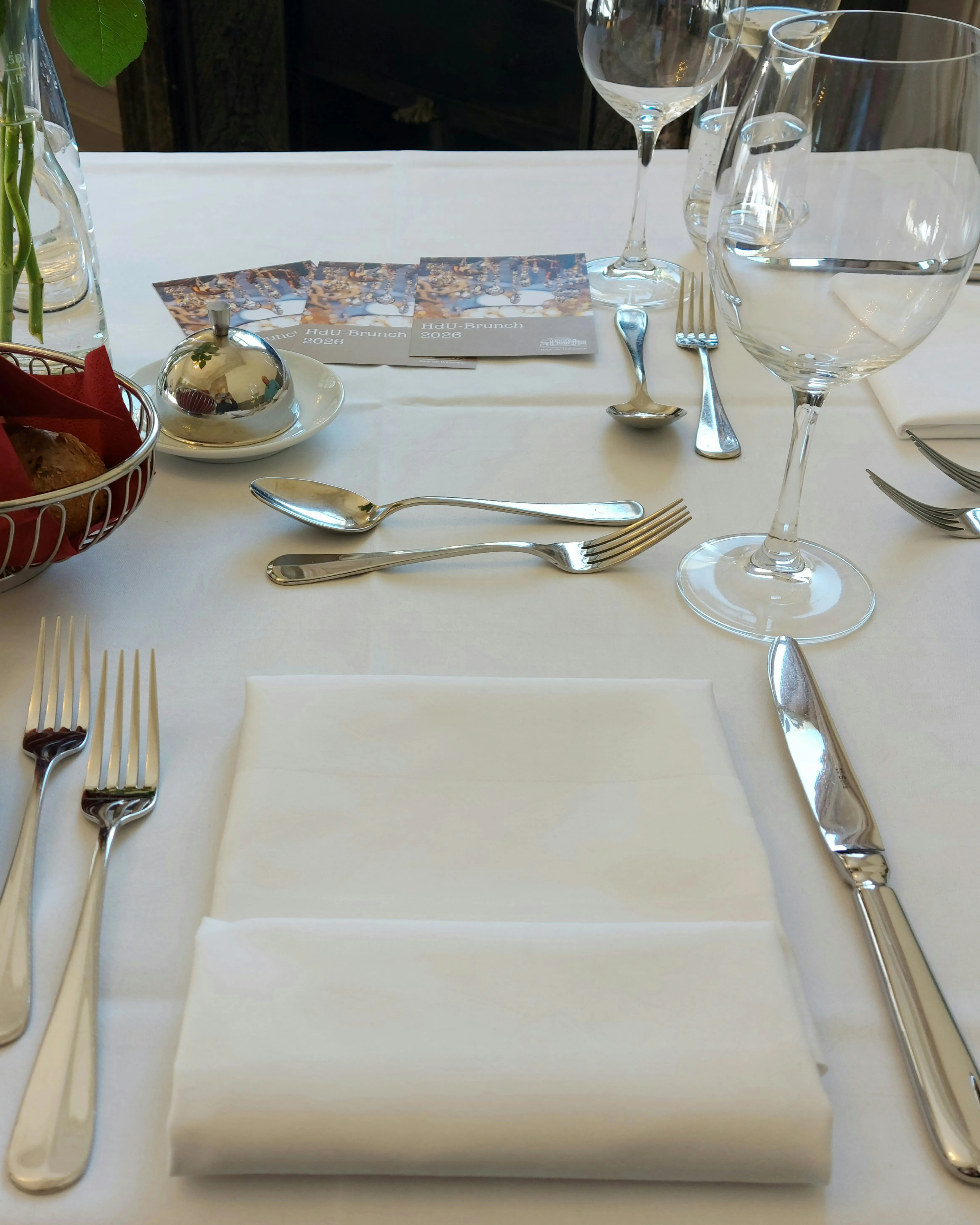 Gedeckter Tisch im Haus der Universität