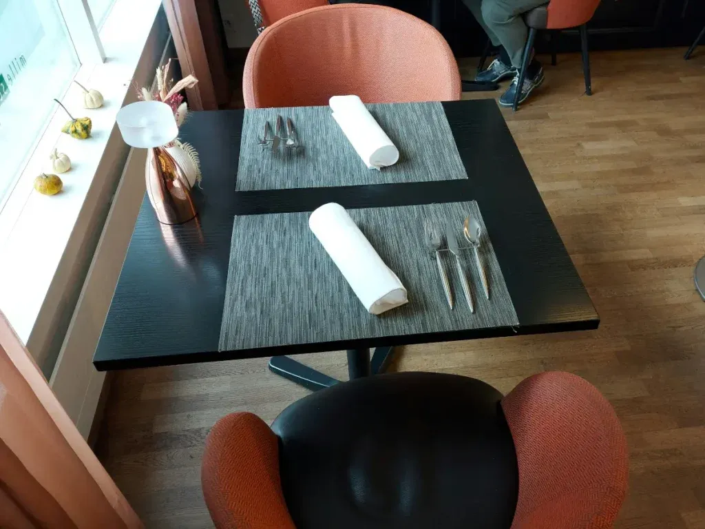 Set table at Mille Sens Bern