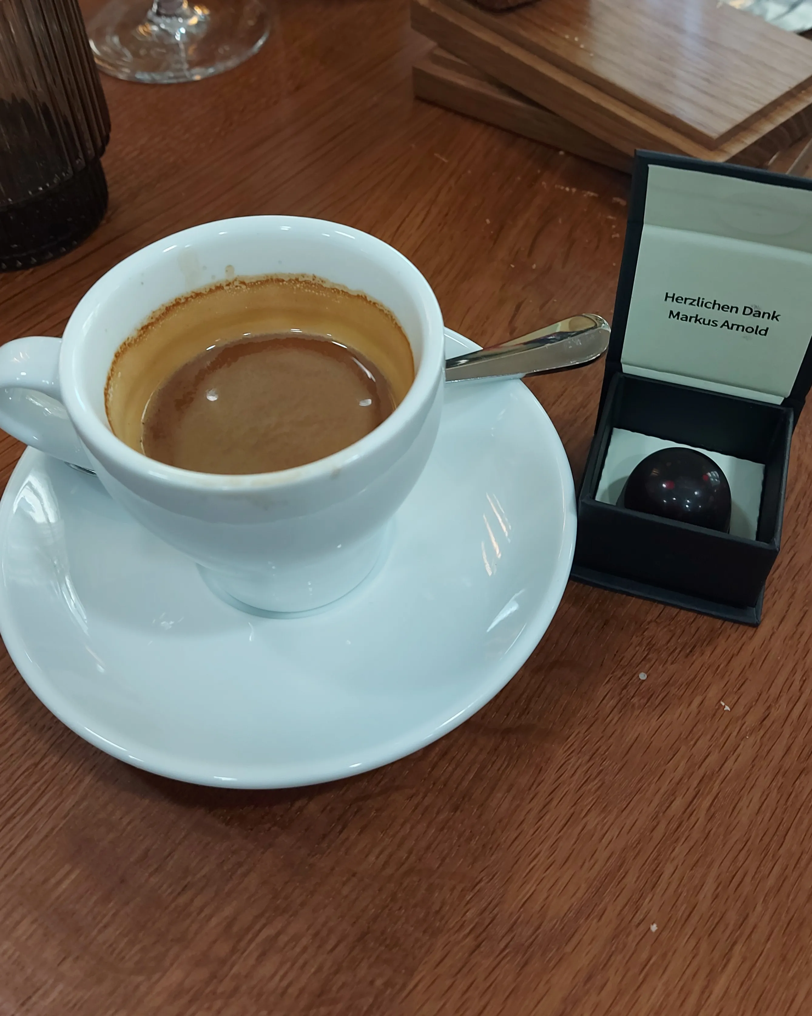 Myle Bern – coffee with praline in a small box