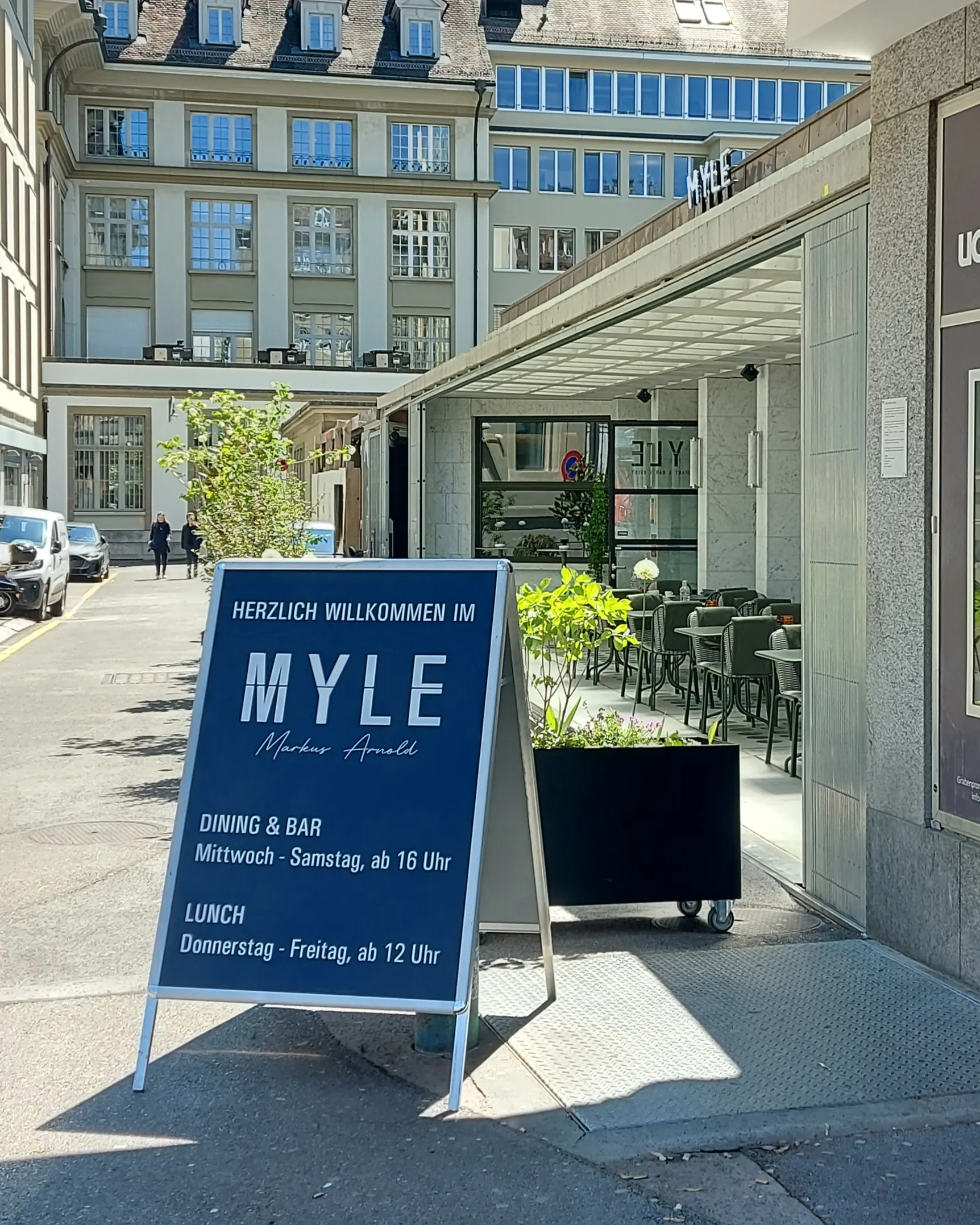 Myle Bern – exterior sign and entrance