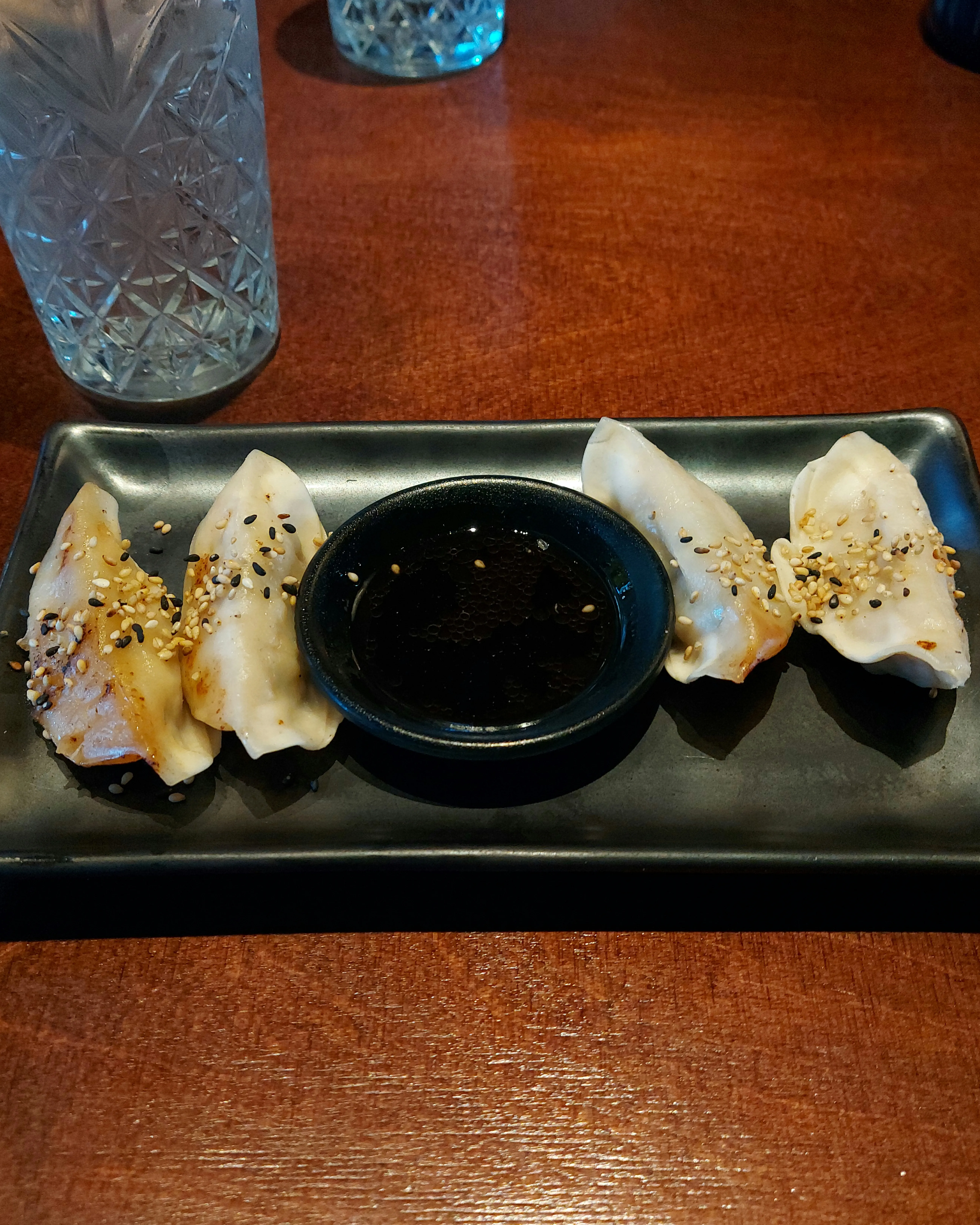 Chicken-Gyoza mit Dip im Nooch Asian Kitchen Bern Viktoriaplatz