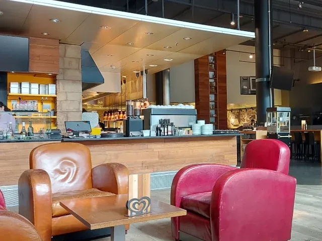Interior at Eleven Bern, lounge with comfortable bench seating and modern ambiance
