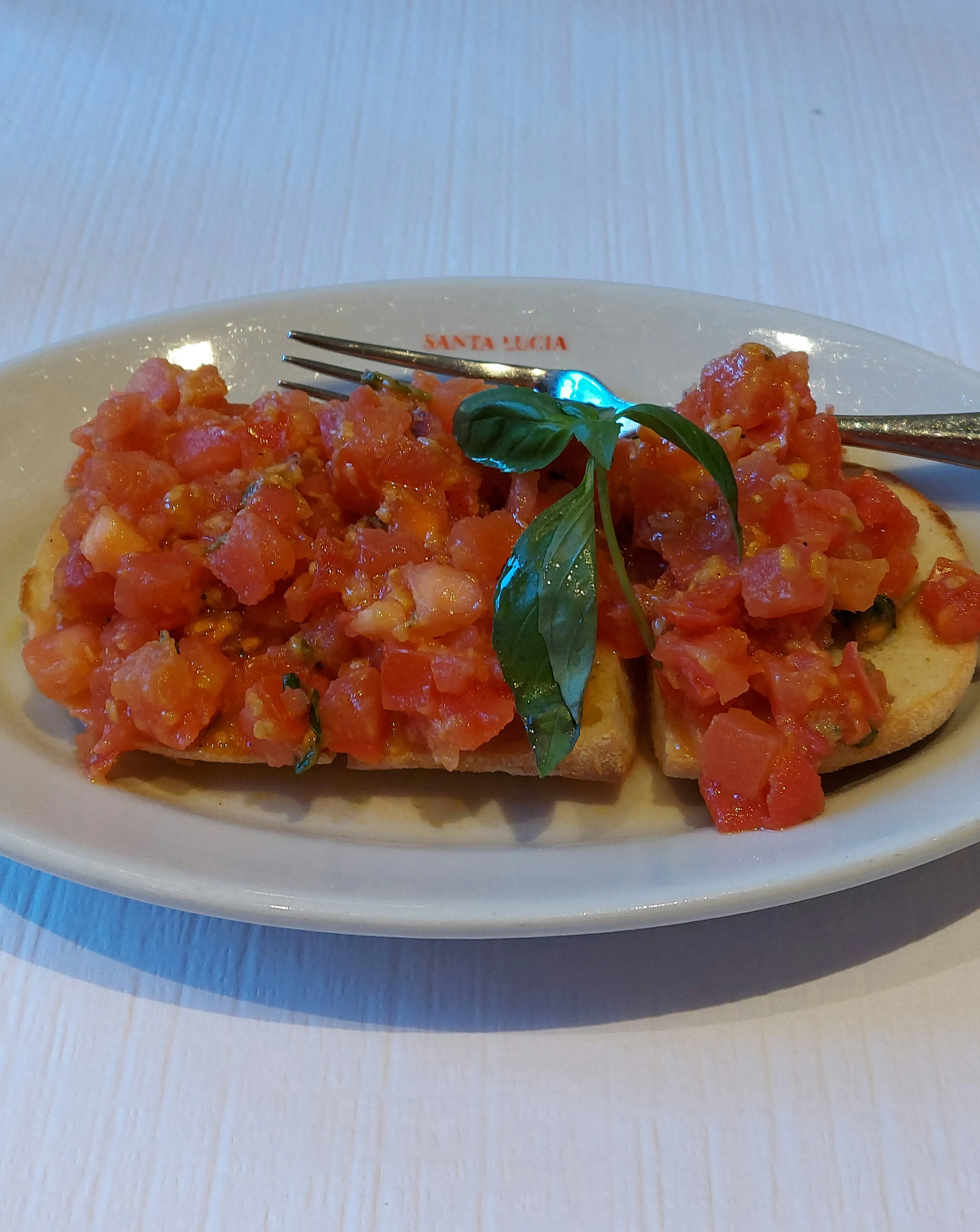 Bruschetta mit Tomaten, Olivenöl und Knoblauch im Santa Lucia Bern
