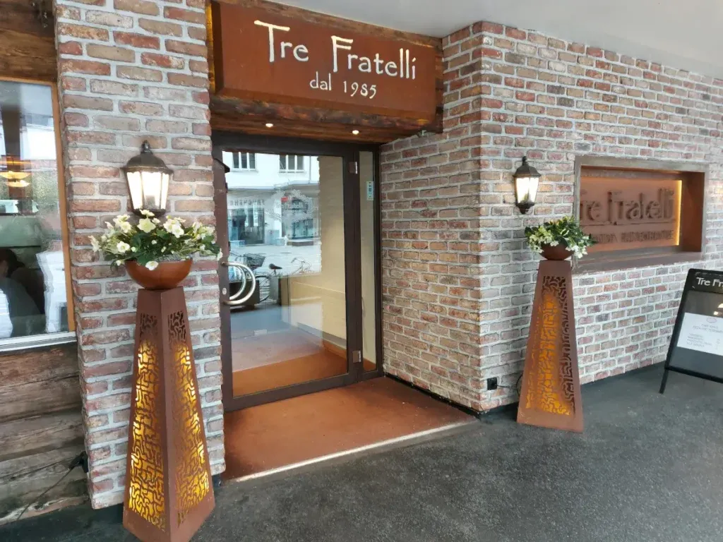 Entrance of Tre Fratelli Bern with brick walls